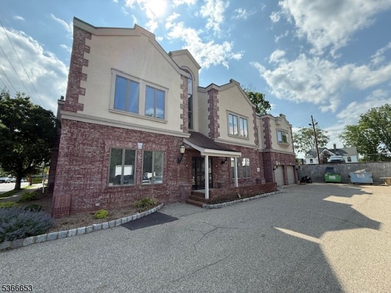 Exterior, Facade, Brick Facade, Rowhouse