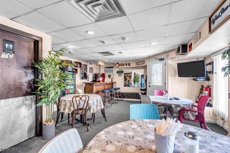 Dining room, Interior, Recessed Lighting