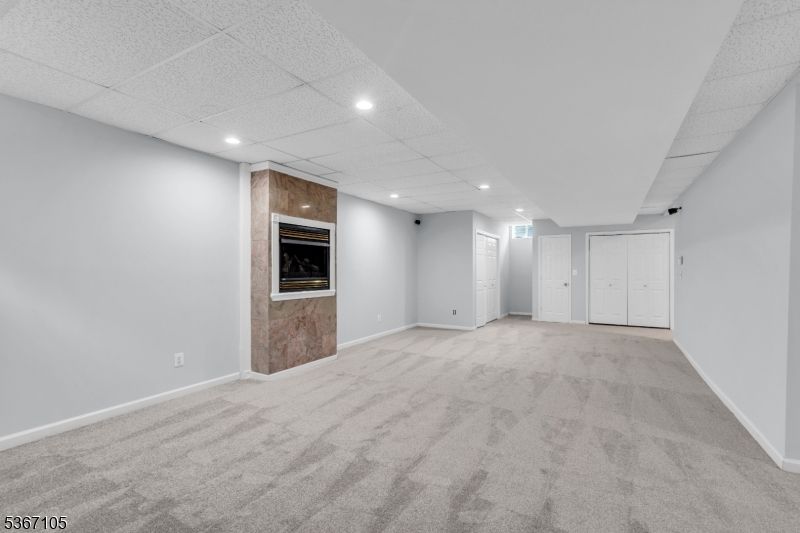 Empty room, Interior, Recessed Lighting