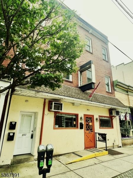 Exterior, Facade, Brick Facade, Rowhouse