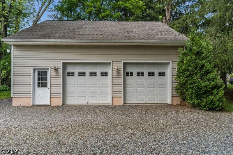 Detached Garage, Exterior