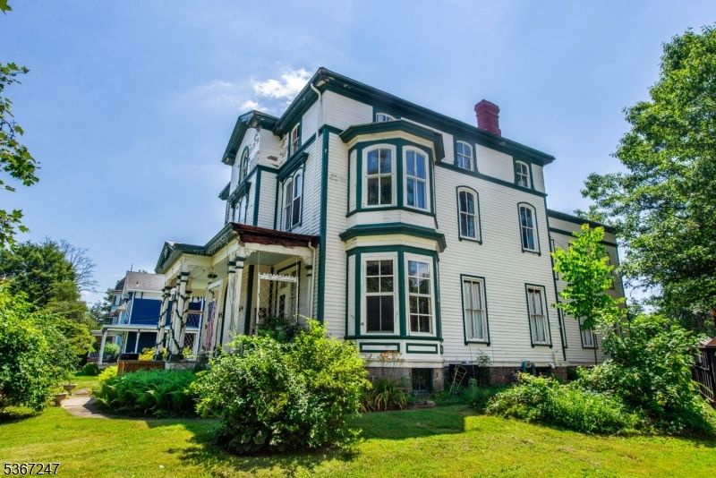Backyard, Exterior, Facade, Queen Anne Victorian