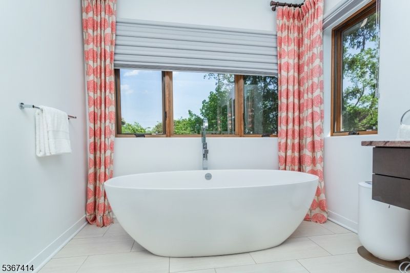 Bathroom, Free Standing Baths, Interior