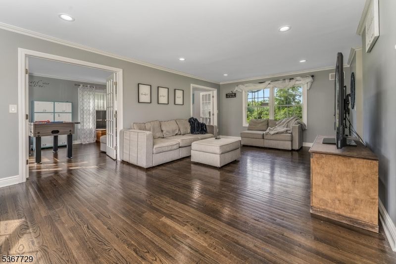 Game Room, Interior, Living room, Recessed Lighting, Wood Texture Flooring