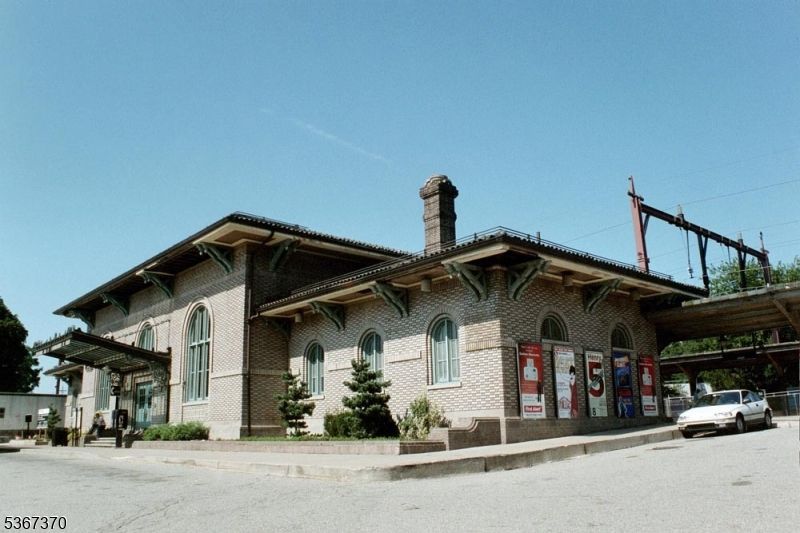 Exterior, Facade, Brick Facade, Mediterranean