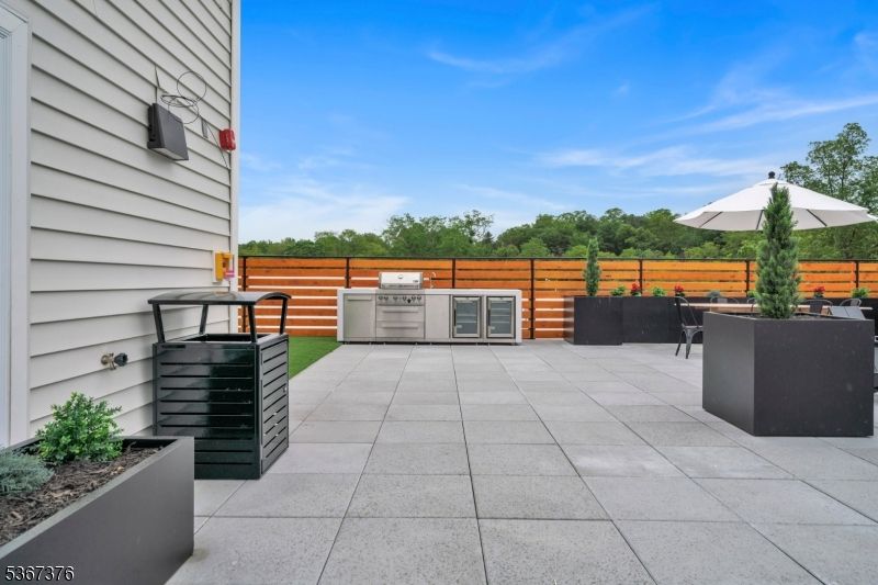 Exterior, Outdoor Kitchen