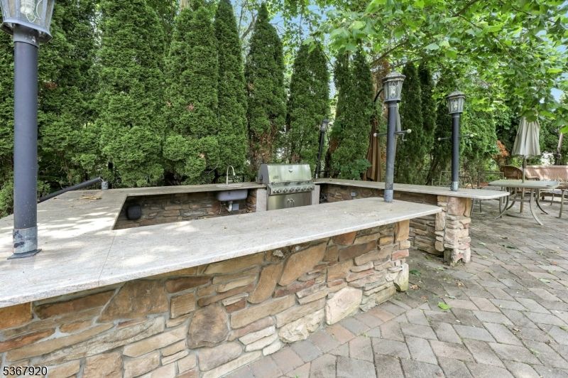 Exterior, Outdoor Kitchen