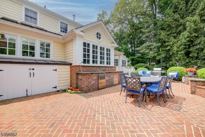 Exterior, Outdoor Kitchen