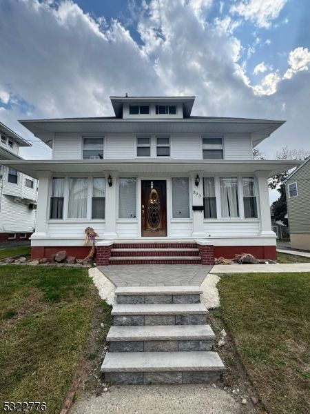 Exterior, Facade, American Foursquare