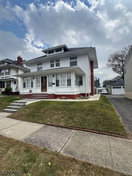 Exterior, Facade, American Foursquare