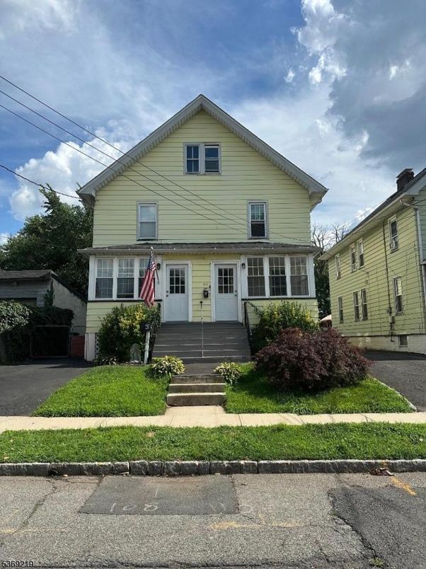 Exterior, Facade, Queen Anne Victorian