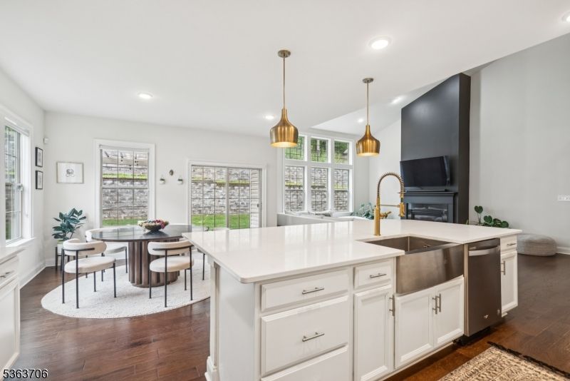 Dining room, Interior, Kitchen, Pendant Lights, Recessed Lighting, Wood Texture Flooring