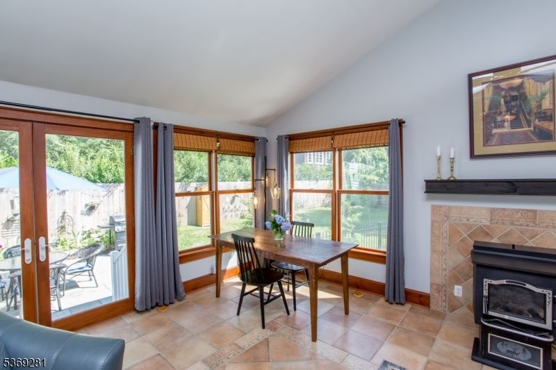 Dining room, Fireplace, Interior