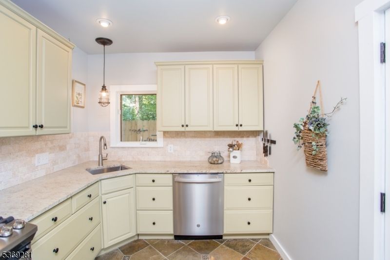 Interior, Kitchen, Pendant Lights, Recessed Lighting