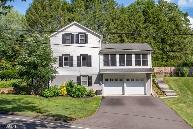 Attached, Exterior, Facade, Raised Ranch
