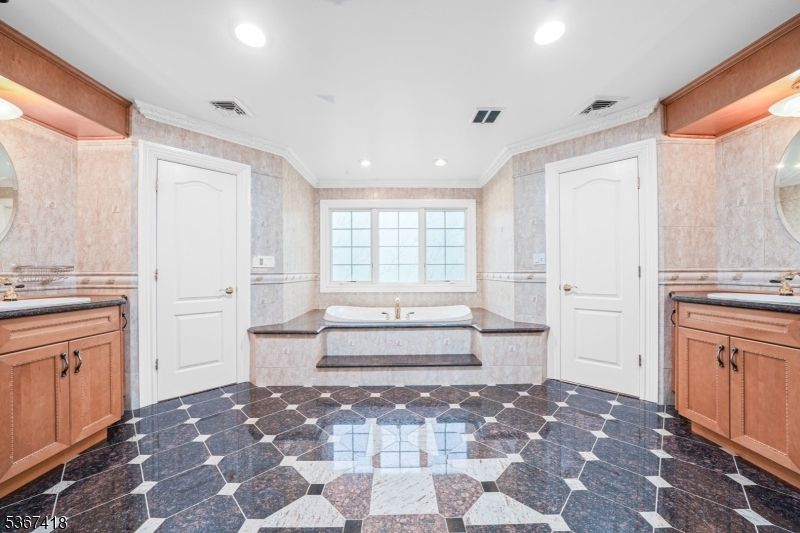 Bathroom, Interior, Recessed Lighting