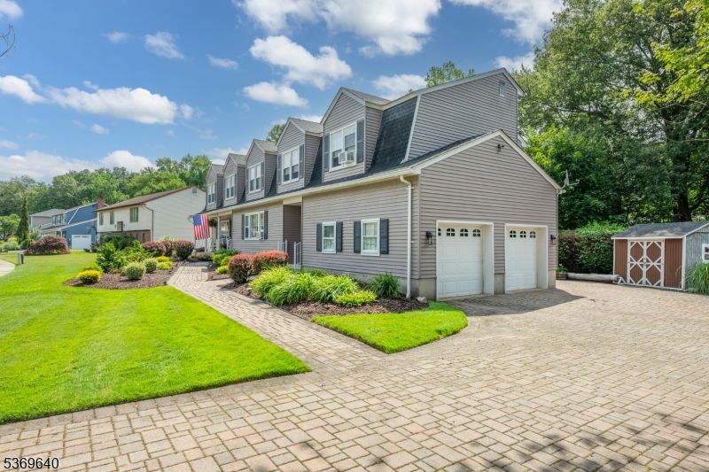 Attached, Exterior, Facade, Cape Cod