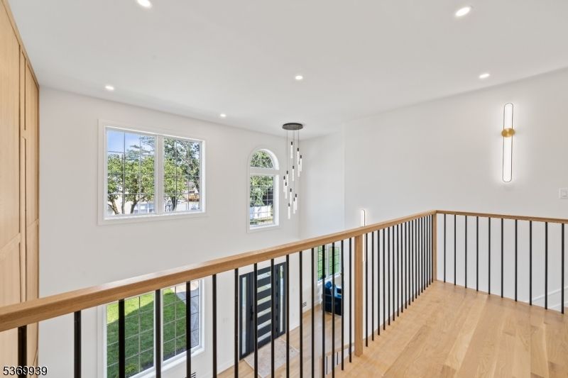 Interior, Pendant Lights, Recessed Lighting, Wood Texture Flooring