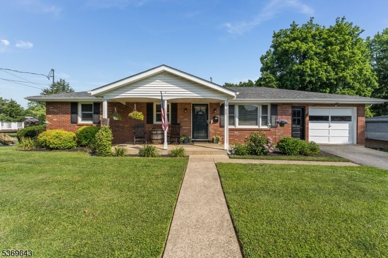 Attached, Exterior, Facade, Brick Facade, Ranch