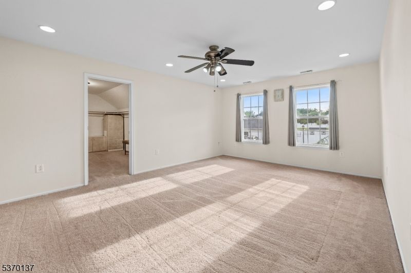 Empty room, Interior, Recessed Lighting