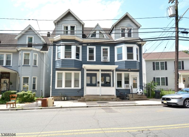 Exterior, Facade, Queen Anne Victorian