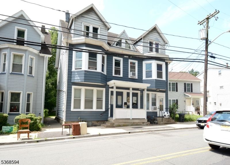 Exterior, Facade, Rowhouse