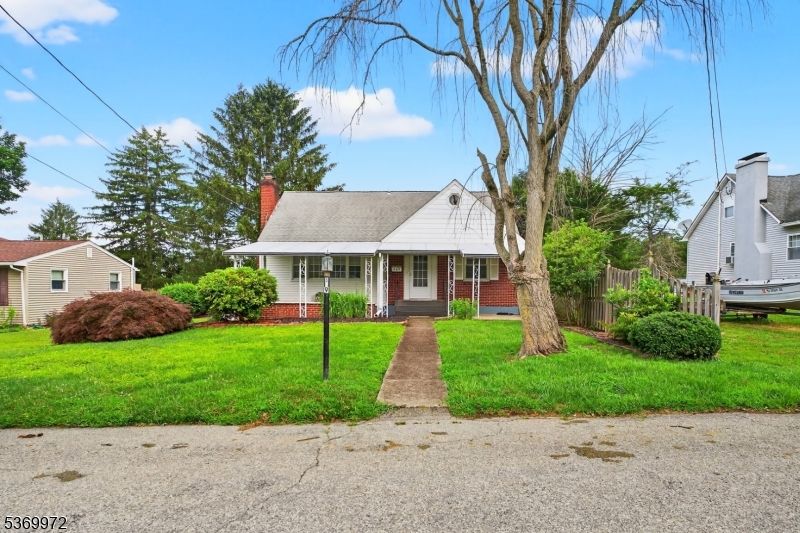 Backyard, Exterior, Facade, Brick Facade, Cape Cod