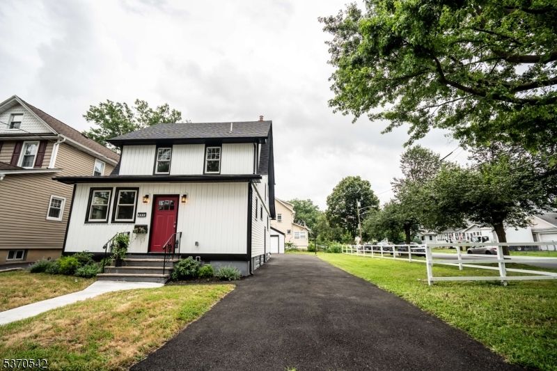 Exterior, Facade, Farmhouse