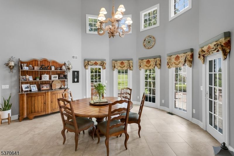 Chandelier, Dining room, Interior
