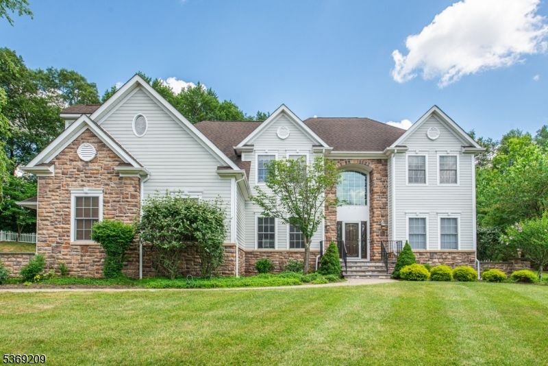 Backyard, Exterior, Facade, Brick Facade, Brick Traditional