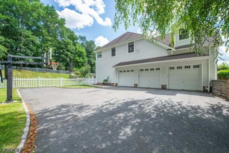 Attached, Exterior, Facade, Farmhouse