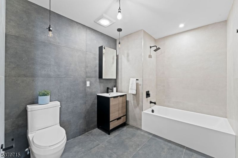 Bathroom, Interior, Pendant Lights, Recessed Lighting