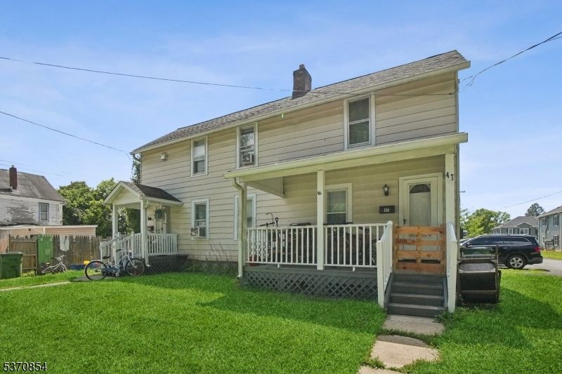 Backyard, Exterior, Facade, American Foursquare