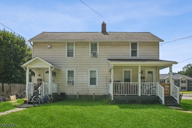 Exterior, Facade, American Foursquare