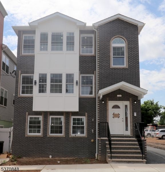 Exterior, Facade, Brick Facade, Rowhouse