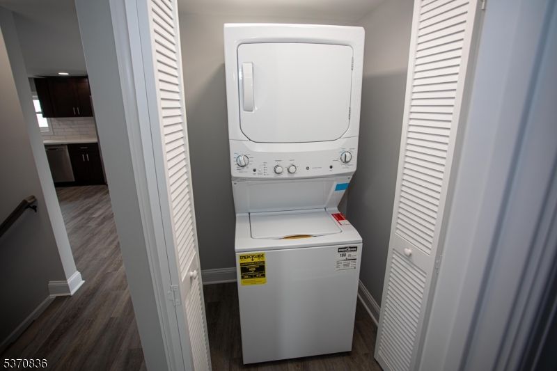 Interior, Utility Closets, Washer, Wood Texture Flooring