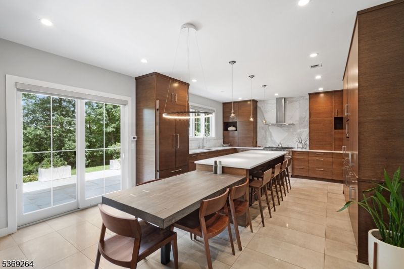 Dining room, Interior, Kitchen, Pendant Lights, Recessed Lighting, Stainless Steel Appliances