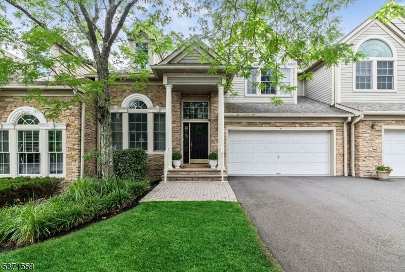 Attached, Exterior, Facade, Brick Traditional