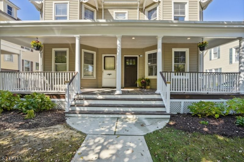 Exterior, Facade, American Foursquare