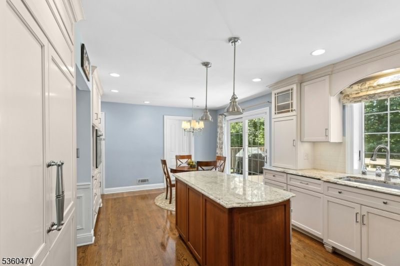Chandelier, Dining room, Interior, Kitchen, Pendant Lights, Recessed Lighting, Wood Texture Flooring