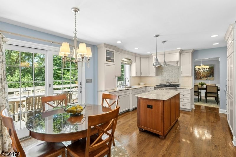 Chandelier, Dining room, Interior, Kitchen, Pendant Lights, Recessed Lighting, Wood Texture Flooring