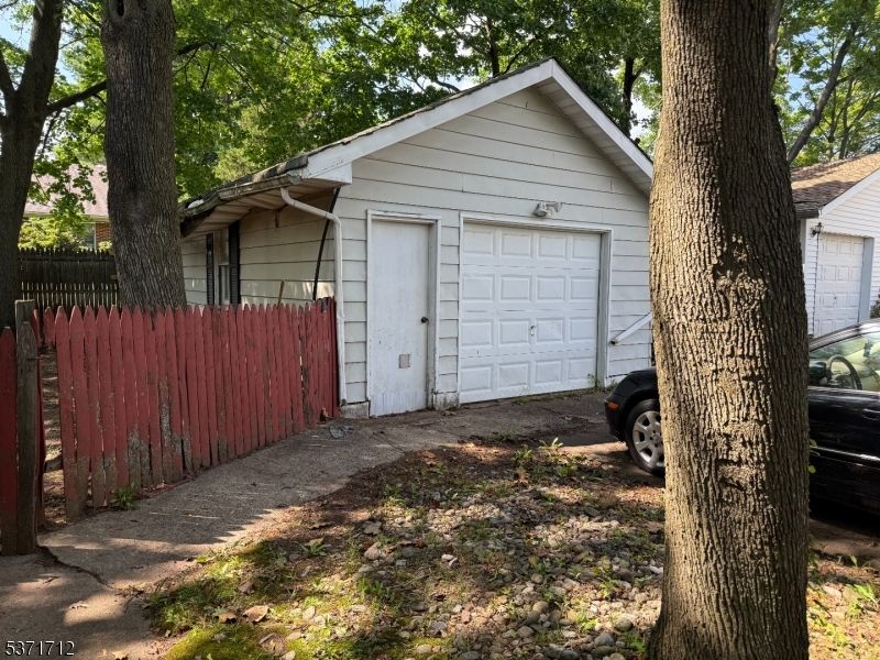 Detached Garage, Exterior