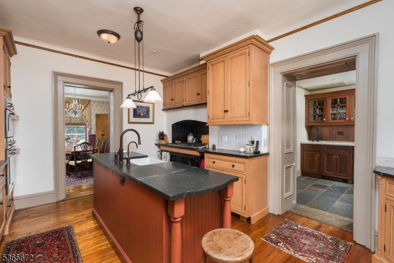 Dining room, Interior, Kitchen, Pendant Lights, Recessed Lighting, Wood Texture Flooring