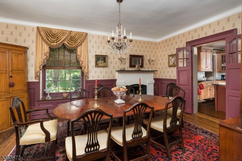 Chandelier, Dining room, Fireplace, Interior, Wood Texture Flooring