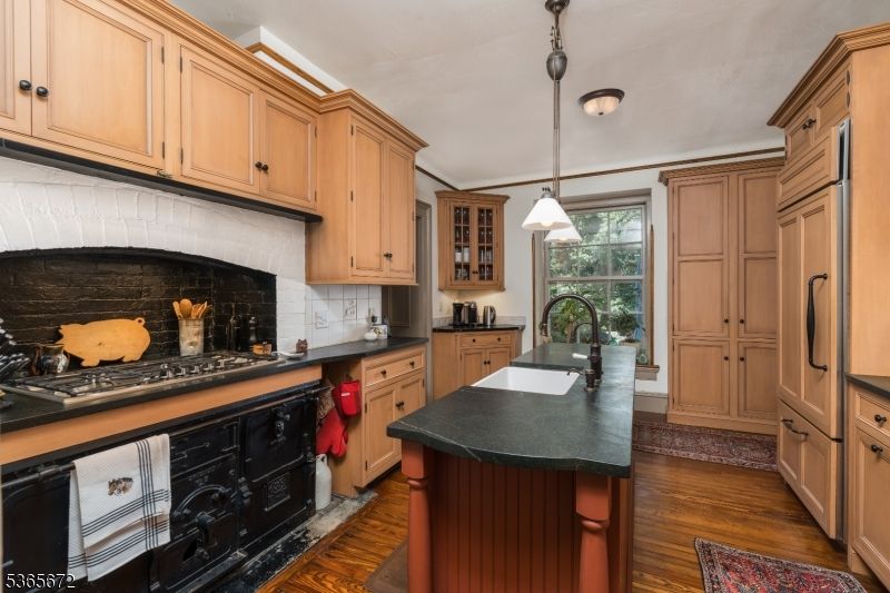 Interior, Kitchen, Pendant Lights, Wood Texture Flooring