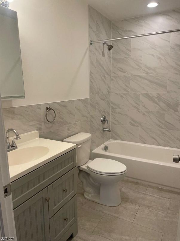 Bathroom, Interior, Marble Walls, Recessed Lighting