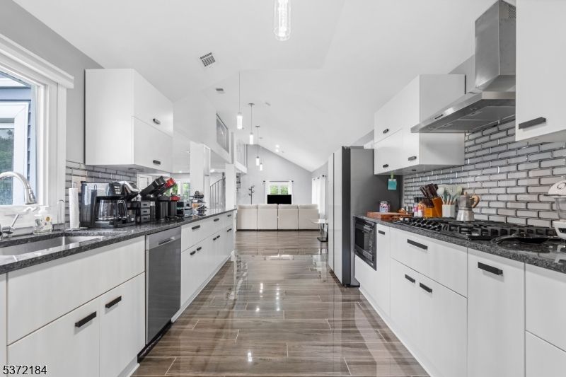Interior, Kitchen, Pendant Lights, Stainless Steel Appliances