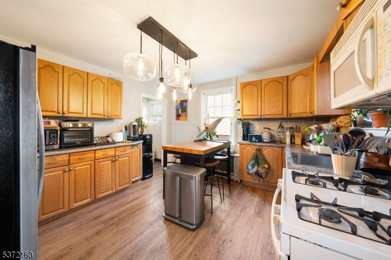 Interior, Kitchen, Pendant Lights, Wood Texture Flooring