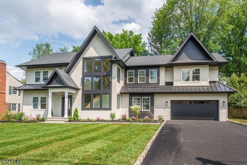Attached, Exterior, Facade, Farmhouse
