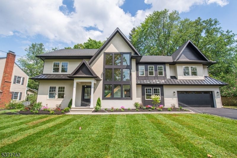 Attached, Exterior, Facade, Farmhouse